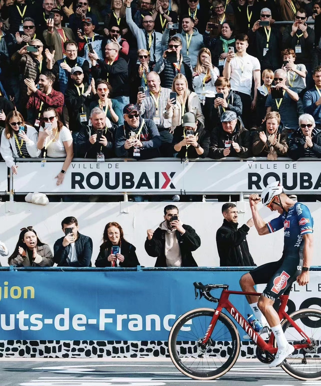Allround autocoureur Mathieu van der Poel